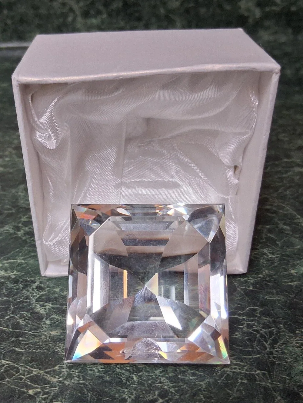 NIB Oleg Cassini Crystal Paperweight Cut Diamond Princess Clear 2” 123551